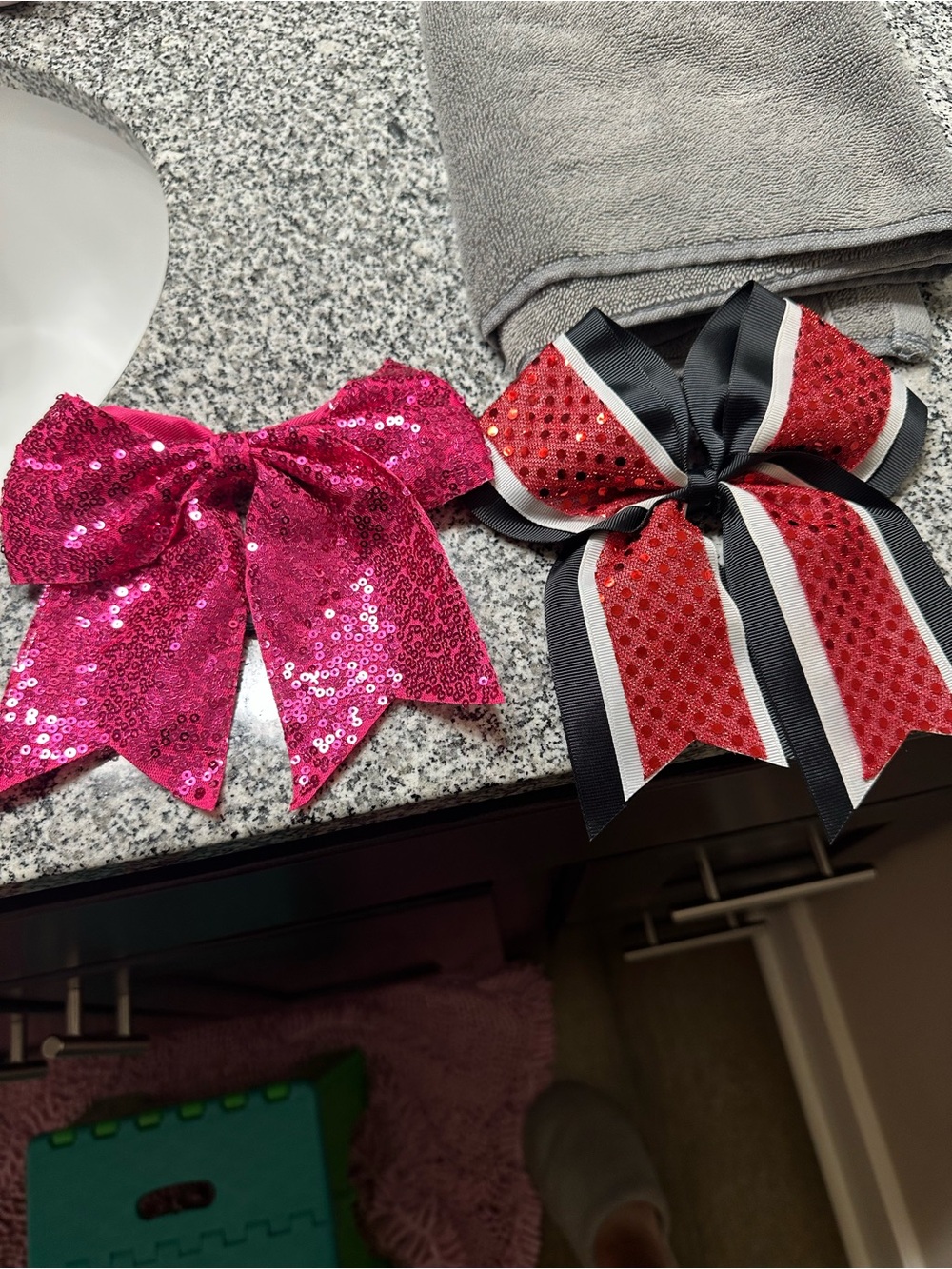 2 cheer bows